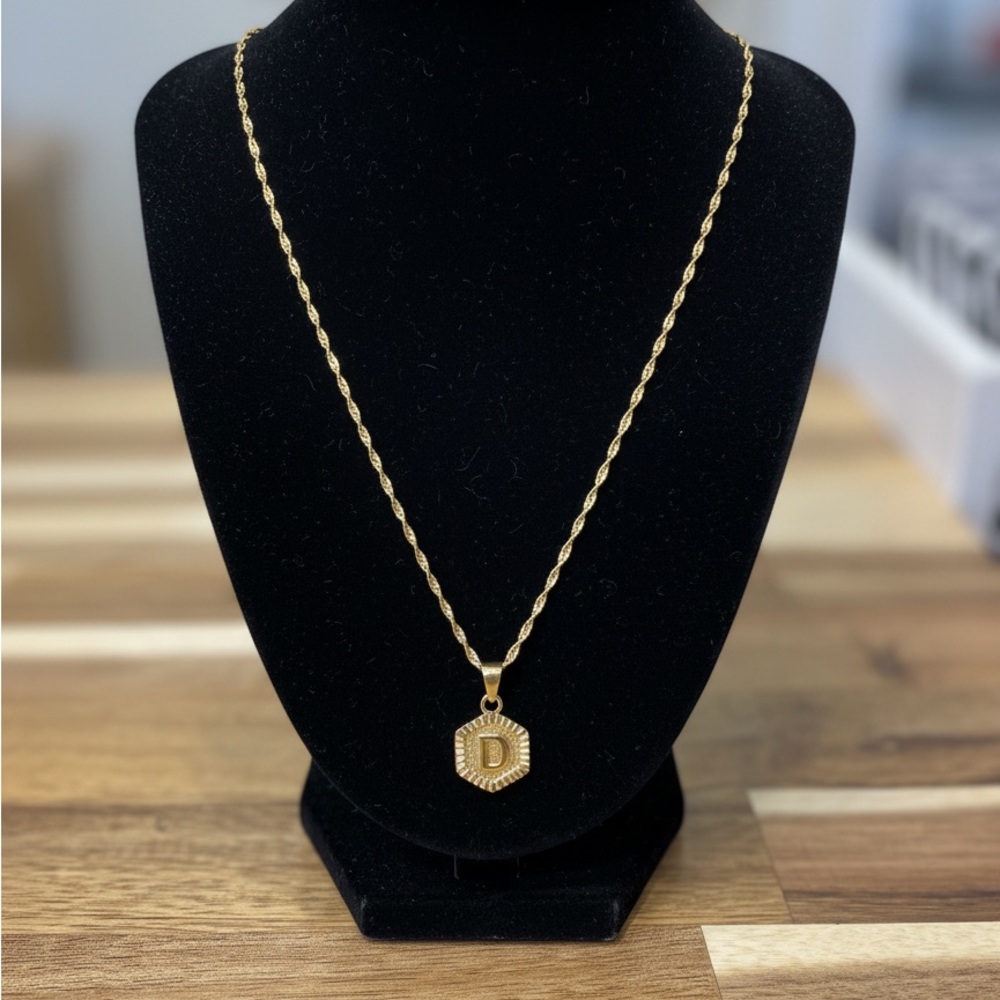 ✨ Dainty "D" Initial Gold Hexagon Pendant Rope Chain Necklace - Picture 3 of 3